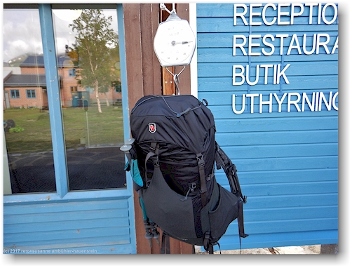 susannes rucksack an der waage bei der abisko fjaellstation: 13 kg