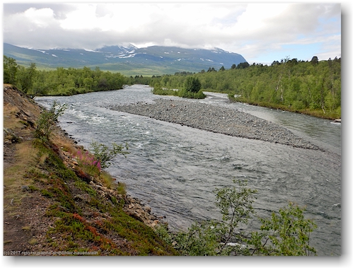 kiesbank im abiskojakka entlang des kungsleden zwischen abisko und den abiskojaurestugorna