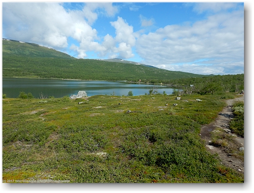 kungsleden entlang des suedoestlichen ufers des abiskujavri zwischen abisko und den abiskojaurestugorna