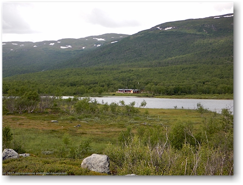 blick vom kungsleden nahe des sdstlichen endes des abiskujvri auf die abiskojaurestugorna