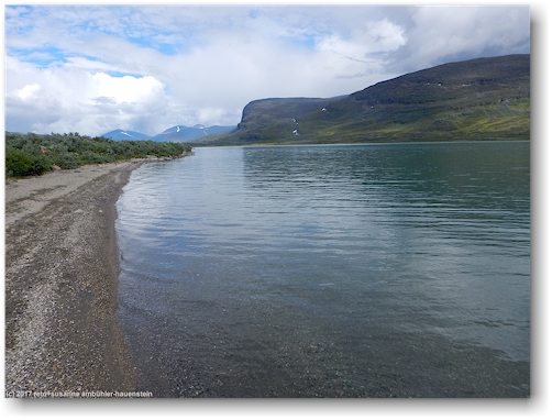 kungsleden entlang des alisjavri zwischen den abiskojaurestugorna und den alesjaurestugorna