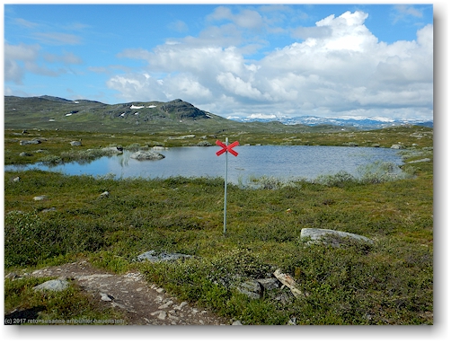 tuempel auf der hochebene nahe ribakluokta entlang des kungsleden zwischen den abiskojaurestugorna und den alesjaurestugorna