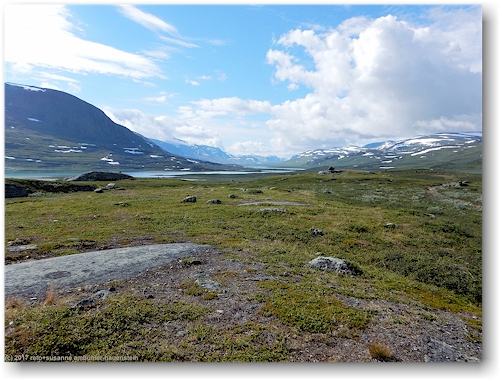 miesakjavri entlang des kungsleden zwischen den abiskojaurestugorna und den alesjaurestugorna