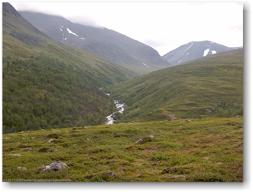 seitental des siellajohka entlang des kungsleden zwischen den abiskojaurestugorna und den alesjaurestugorna