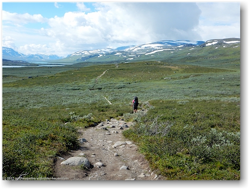 hochebene nahe ribakluokta entlang des kungsleden zwischen den abiskojaurestugorna und den alesjaurestugorna