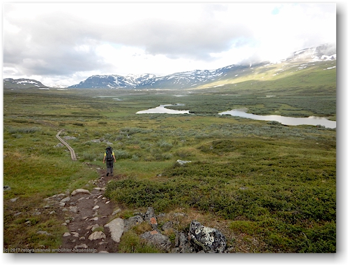 unterwegs auf dem kungsleden zwischen den alesjaurestugorna und der tjaektjastugan