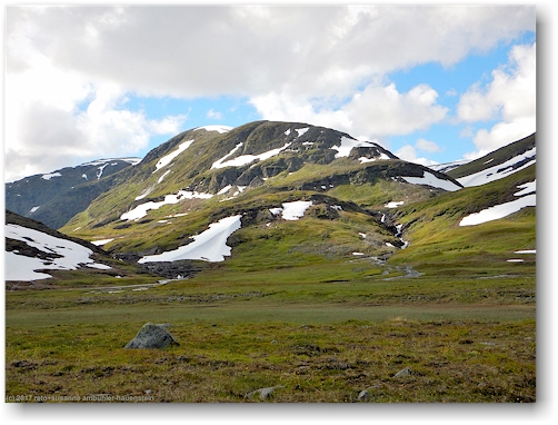 landschaft im tal des tjaektjatjakka zwischen dem tjaektjapasset und den saelkastugorna
