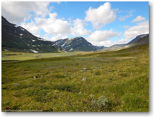landschaft im tal des tjaektjatjakka zwischen dem tjaektjapasset und den saelkastugorna