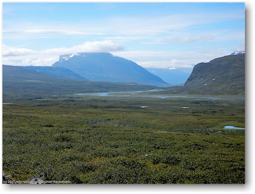 kungsleden durch das tal des tjaektjatjakka zwischen den saelkastugorna und den singistugorna