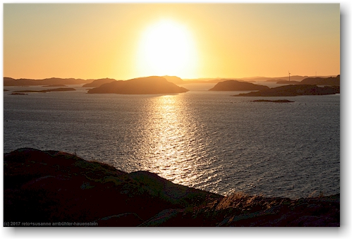 sonnenuntergang ueber der kueste des skagerrak beim siviks camping bei lysekil