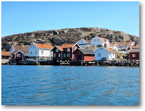 haeuser beim fiskehamn auf der insel lilla kornoe im skagerrak nahe lysekil
