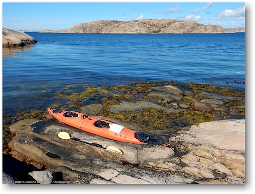 unser doppelkajak auf der insel stora kornoe im skagerrak nahe lysekil