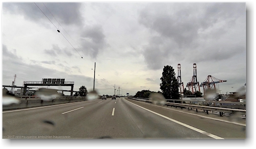 bruecke beim rugenberger hafen im verlauf der autobahn A7 bei hamburg