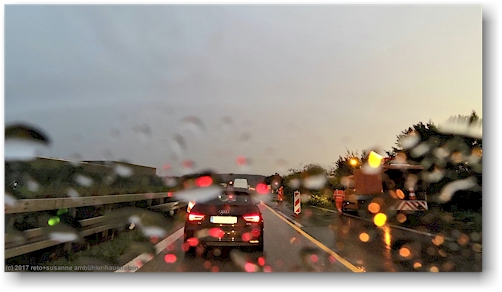 gesperrter fahrstreifen auf der autobahn A81 wegen sturmschaeden
