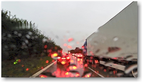 stau auf der autobahn A81 noerdlich des autobahnkreuz weinsberg