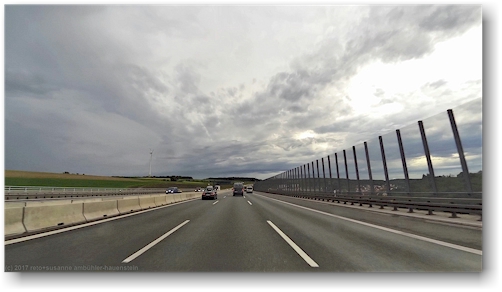 trockene fahrbahn auf der autobahn A3 suedlich von wuerzburg