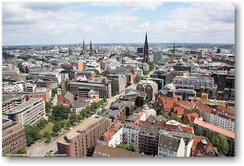 aussicht vom turm der sankt michaeliskirche in hamburg richtung osten