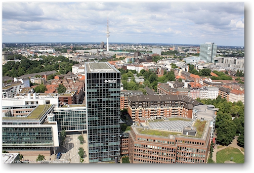 aussicht vom turm der sankt michaeliskirche in hamburg richtung norden
