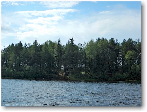 kleine insel peltosaari im poeylioejaervi bei kemijaervi