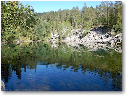 kleiner see oravalampi bei der schutzhuette oravanlampi im pyhae-luosto nationalpark