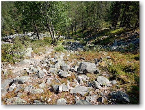 aufstieg am noitatunturi im pyhae-luosto nationalpark