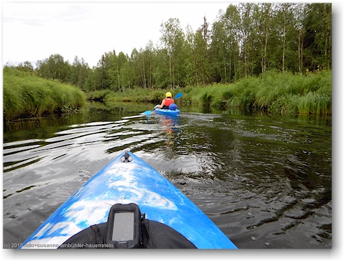 gemeinsam unterwegs im kajak auf dem pyhaejoki