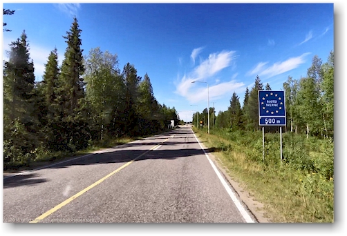 strasse 943 bei kolari kurz vor der grenze zwischen finnland und schweden