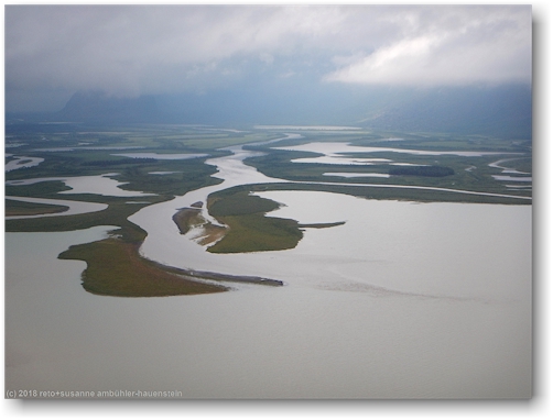 blick aus dem helikopter auf den uebergang vom rapadalen in den laitaure