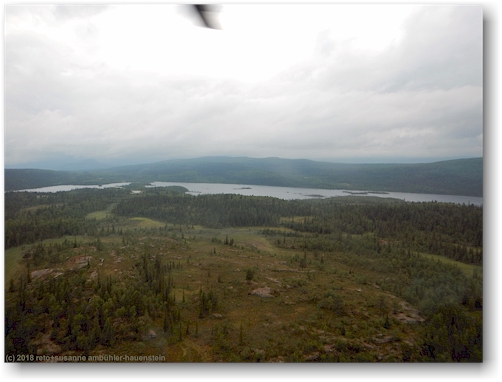 im helikopter ueber varekietje, unna tata (links) und stora tata (rechts)