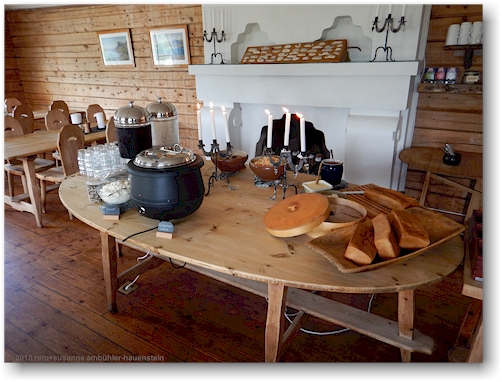 saltoluokta fjaellstation - mittagsbuffet im speisesaal des hauptgebaeudes