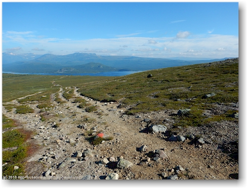 kungsleden bei kaeinutalke mit langas im hintergrund