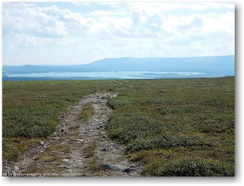 kungsleden mit sitojaure im hintergrund