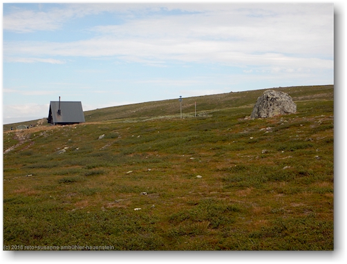 schutzhuette autsuijvagge entlang des kungsleden im tal des autsutj-jakka