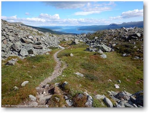 kungsleden bei huornatj mit tjaktjajaure im hintergrund