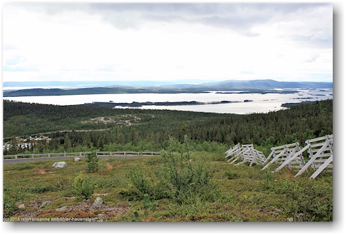 blick vom gipfel des galtisbuouda auf die seenlandschaft um arjeplog