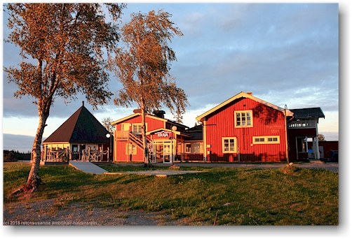 hotel beim kraja camping in arjeplog in der abendsonne