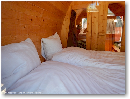 doppelbett auf dem floss beim kraja camping arjeplog