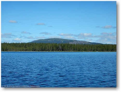 naujaure mit galtisbuouda im hintergrund bei arjeplog