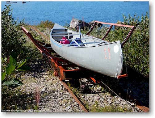 unser kanu auf dem wagen der motorisierte portage zwischen naujaure und hornavan bei arjeplog