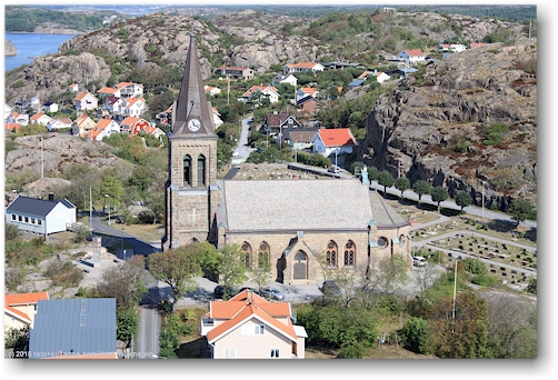 blick vom vettebergen auf die kirche von fjaellbacka