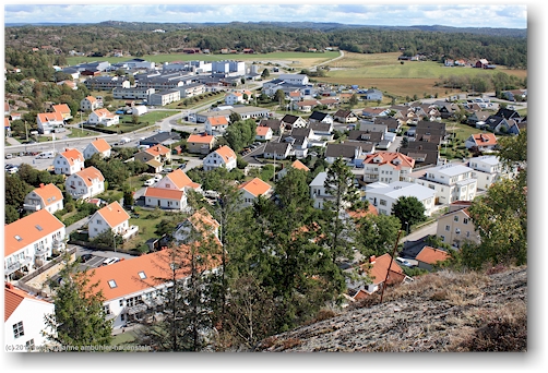 blick vom vettebergen auf den ortsrand von fjaellbacka