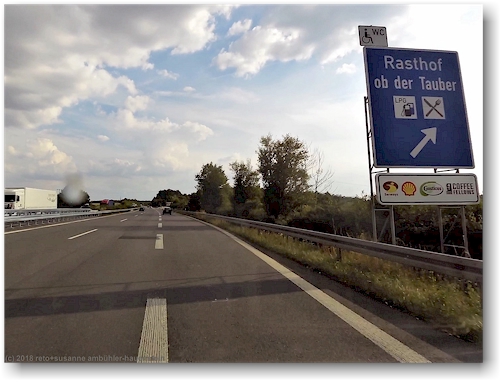 ausfahrt zum rasthof ob der tauber im verlauf der autobahn A81