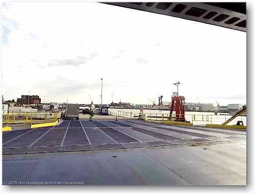 ausfahrt aus der faehre stena scandinavica im ueberseehafen kiel