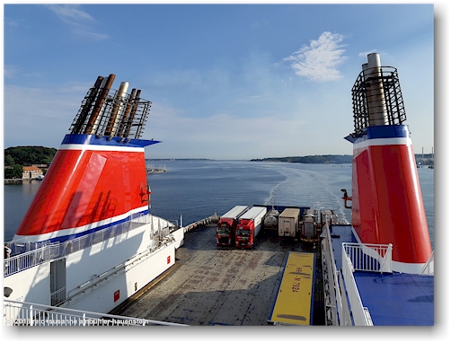 einfahrt der stena scandinavica in den kieler foerde