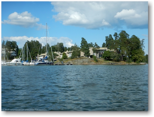 hafen und wohnhaeuser am atasalmi bei helsinki