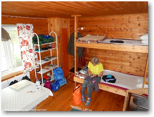 zimmer mit etagenbett in der stuga "lillebo" in adolfsstroem