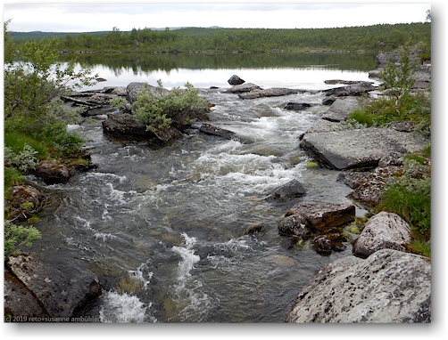 ausfluss des lutaure im pieljekaise nationalpark
