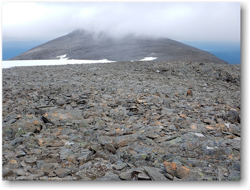 blick von der schutzhuette richtung gipfel des norra sytertoppen