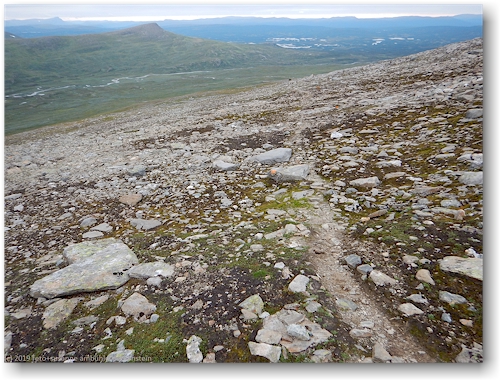 blick zurueck waehrend dem aufstieg zum norra sytertoppen