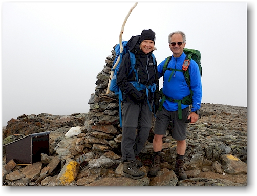 susanne und reto auf dem gipfel des norra sytertoppen